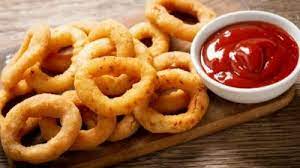 Onions Rings (cebola empanada) Acompanha molho de alho da casa.